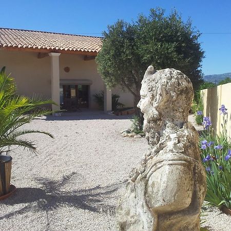 Lamanderie En Provence Acomodação com café da manhã Alleins Exterior foto