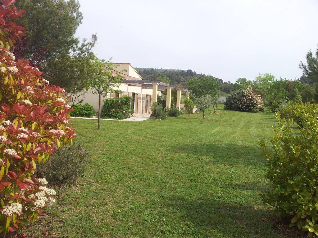 Lamanderie En Provence Acomodação com café da manhã Alleins Exterior foto