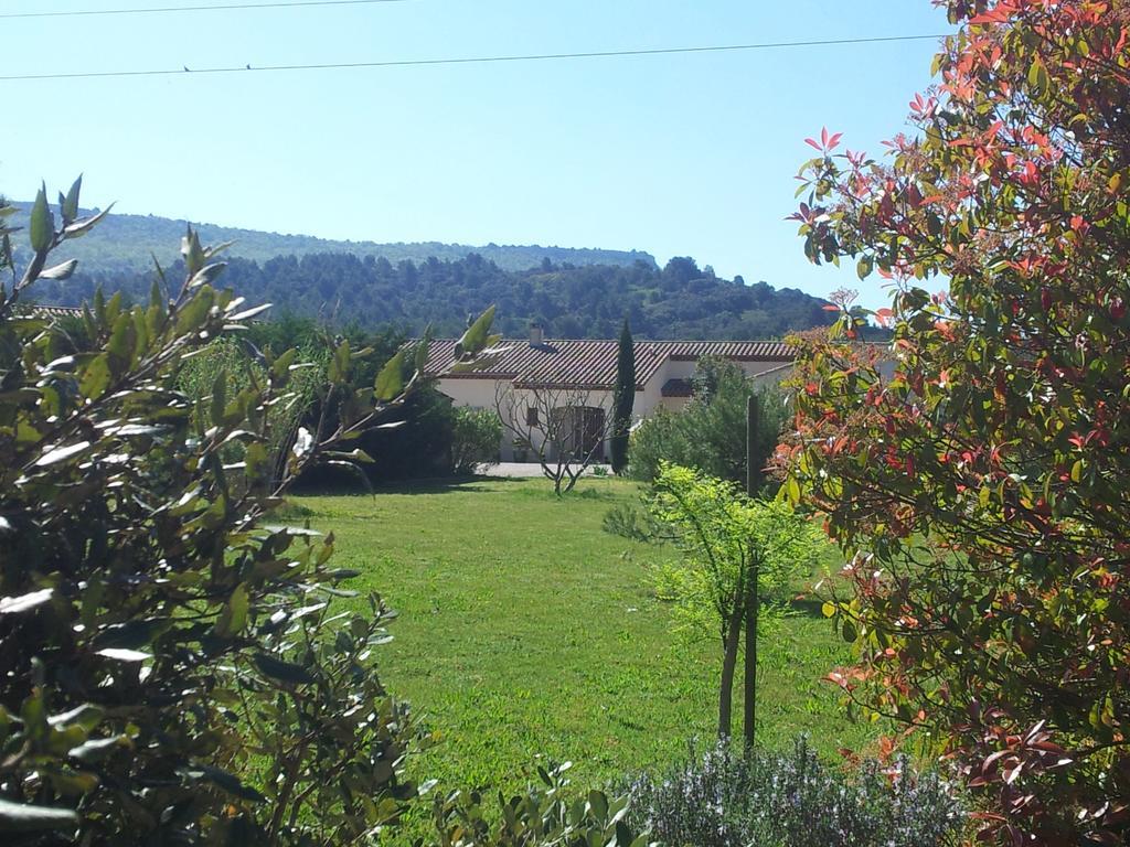 Lamanderie En Provence Acomodação com café da manhã Alleins Exterior foto